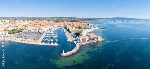 Panorama du port de Mèze dans le département de l'hérault en région occitanie.