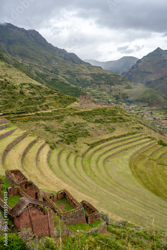 Fotografie Ancient Inca terraces and ruins at Pisac in the Sacred Valley, Peru