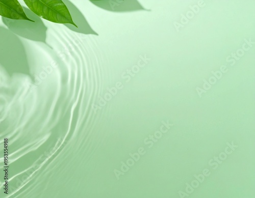 春～初夏のさわやかな新緑イメージのミントグリーンの背景素材　静かに波打つ水面　