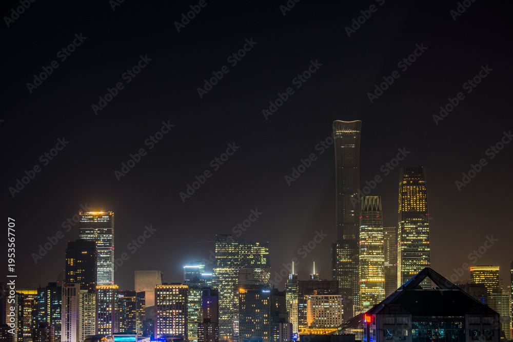 Fototapeta premium New York City Skyline at Night with Illuminated Skyscrapers