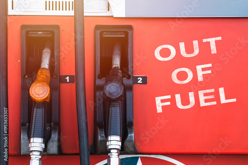 Schilderij op canvas Out of Fuel, Gas Station no service and Oil and Gas Unavailable and Energy short
