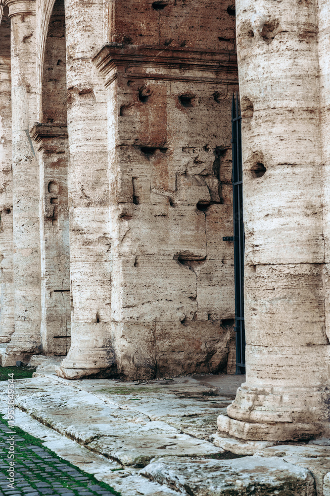 Fototapeta premium Exploring ancient stone pillars at an old structure in a historic location