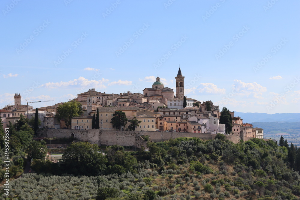 Fototapeta premium View of the hill town of Trevi, Umbria
