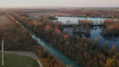 Fotografía Photo prise par drone près d'un canal dans la Marne