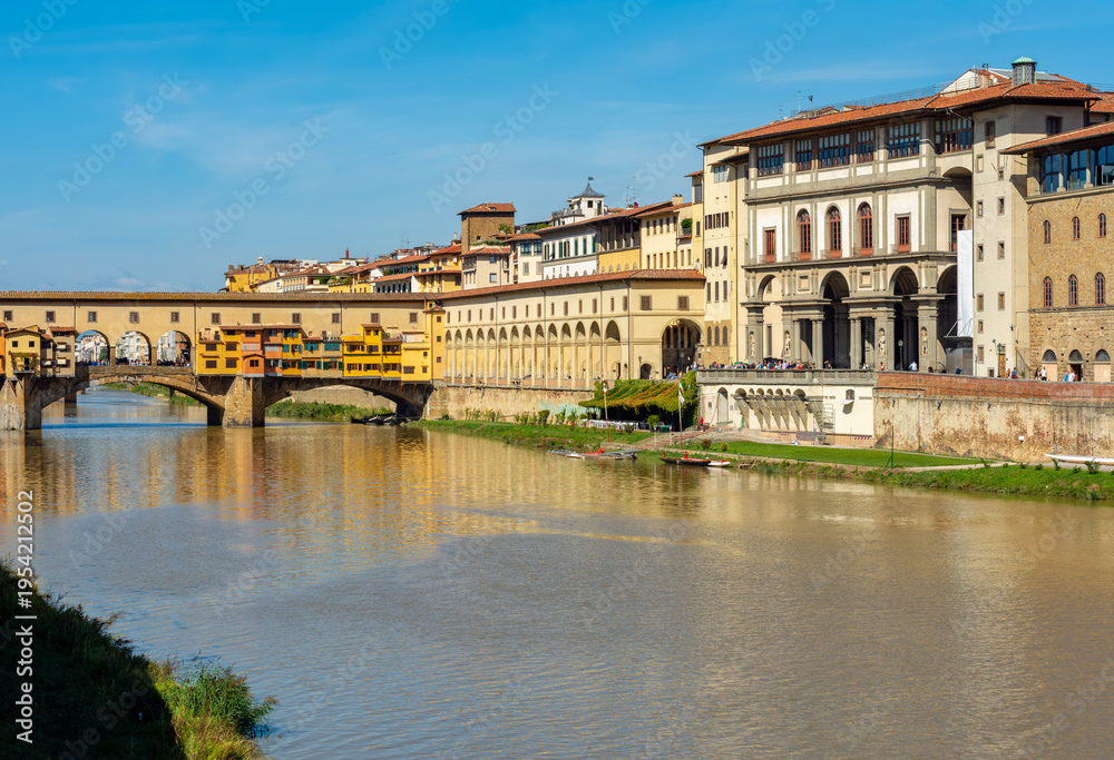 Fototapeta premium Uffizi gallery and Ponte Vecchio bridge in Florence, Italy