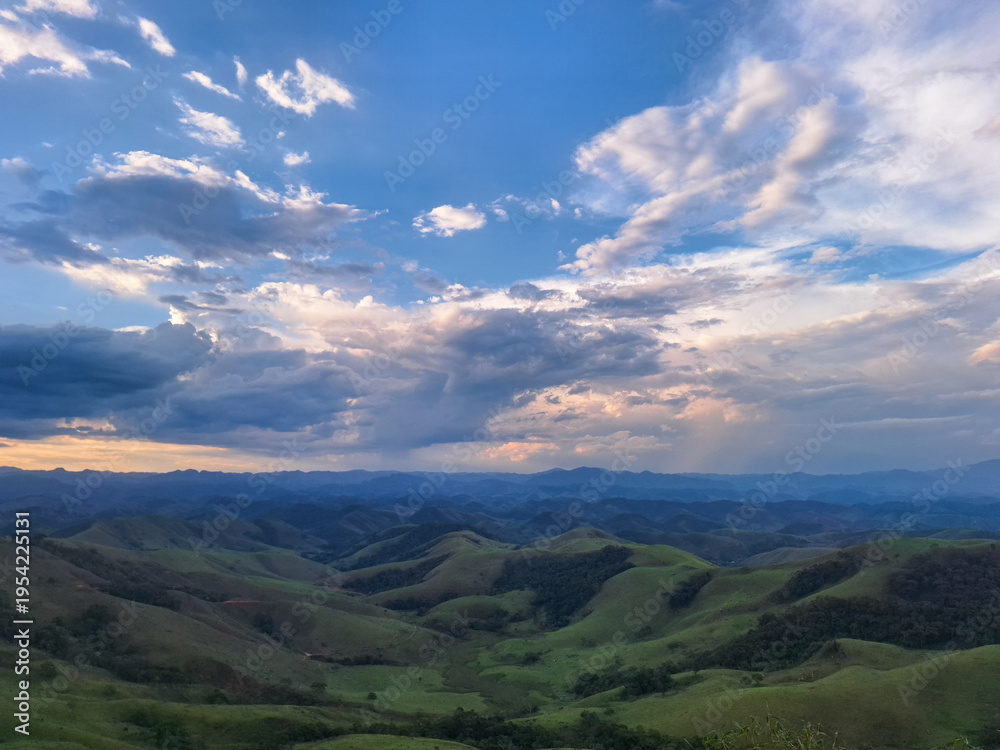 Fototapeta premium Dramatic Mountain Horizon