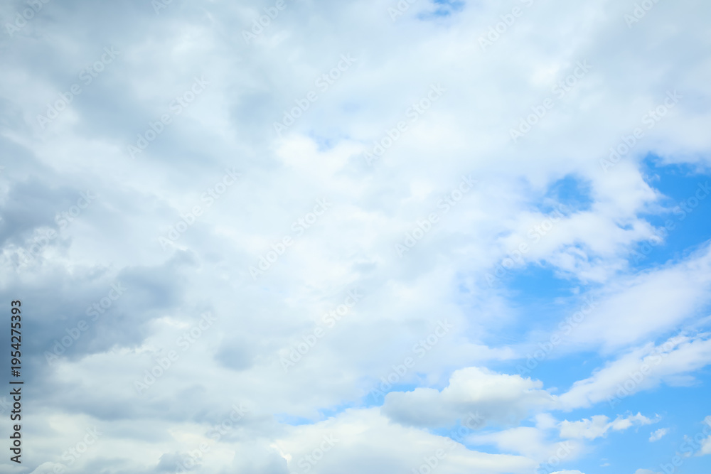 Naklejka premium Beautiful view of blue sky with clouds as background