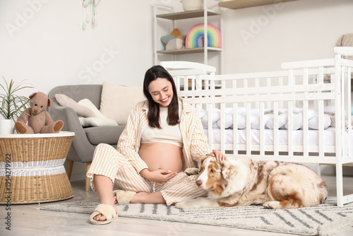 Young happy pregnant woman ...