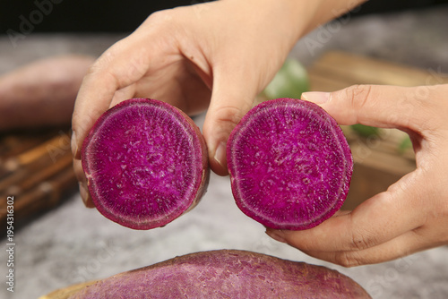 Obraz na płótnie Fresh Purple Vietnamese Sweet Potato Cut in Half Showing Vibrant Interior