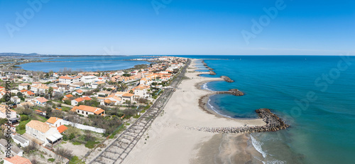Panorama de frontignan plage dans le département de l'hérault en région occitanie.