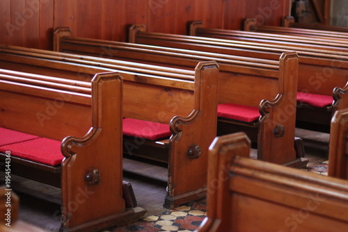 Fotografía Rows of traditional wooden church pews