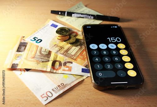 Obraz na plátne Dinero cash, calculadora y contabilidad con operación financiera y gasto contabl