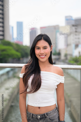 Free Download Thai Woman Posing at Kuala Lumpur River of Life - GFXLoad