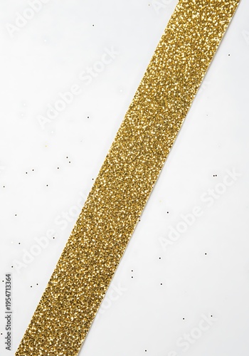 Golden Glitter: A Shimmering Line
