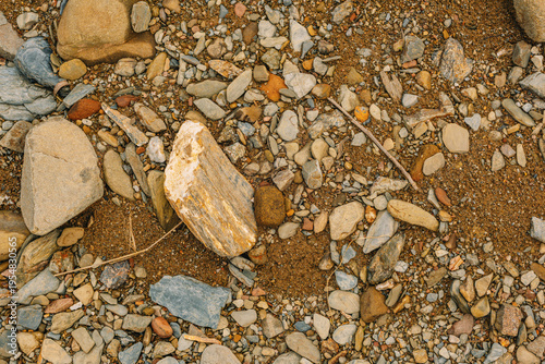 Quadro su tela Pebble stones and stones in red clay. Detail shot.