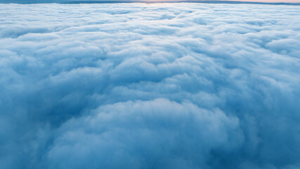 Ingelijste posters Meisjeskamer Luchtperspectief boven wolken bij zonsondergang  © marina_larina