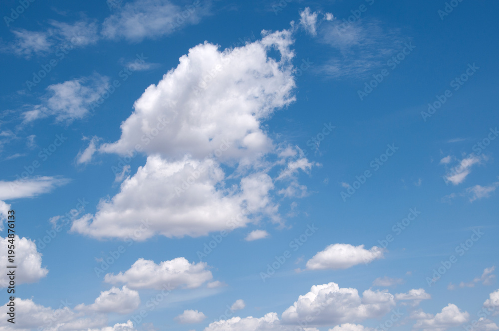 Obraz premium Blue sky background with clouds