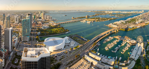Tableau sur toile Miami, coastal city in Florida at sunset