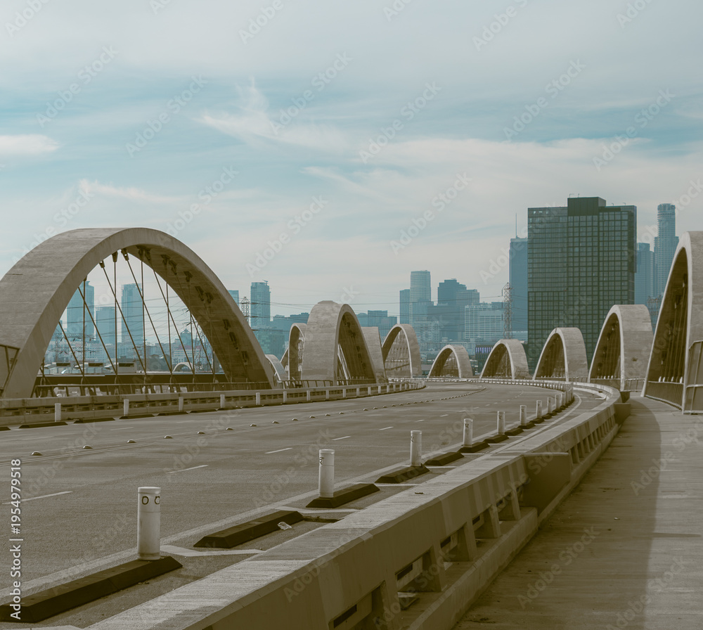 Fototapeta premium Scenes along the 6th Street bridge in downtown Los Angeles.