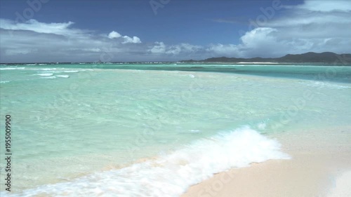 久米島はての浜のビーチ,波打ち際