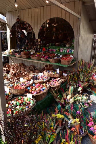 Wallpaper Mural Jarmark Wielkanocny, ozdoby świąteczne, tradycja wielkanocna w Polsce i Europie.  Torontodigital.ca