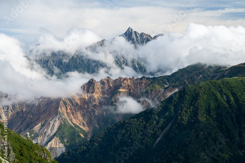 【北アルプス】鷲羽岳から見る槍ヶ岳方面の眺望