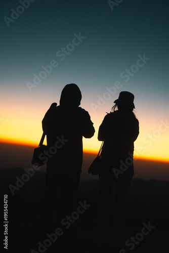 Silhouette people sunset mo...