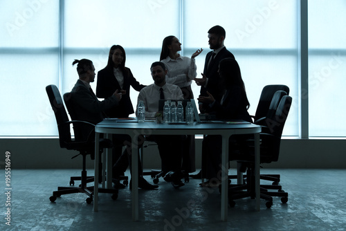 Silhouettes of business peo...