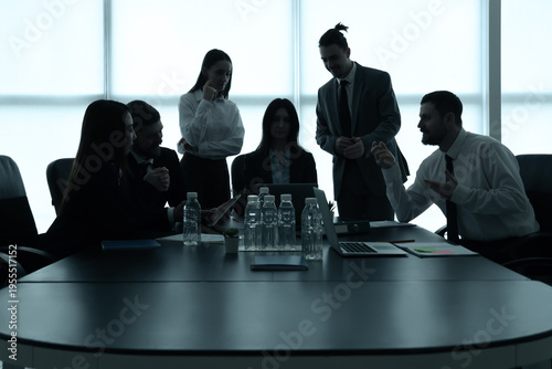 Silhouettes of business peo...