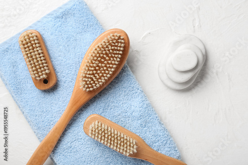 Body massage brushes with t...