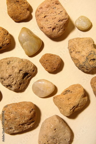 Different sea stones on bei...