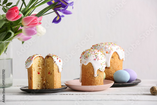 Plates with sweet Easter ca...