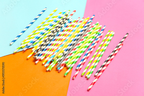 Different paper drinking st...