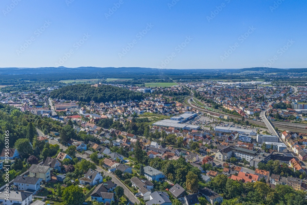 Obraz premium Wolkenloser Sommertag rund um Schwandorf im Naabtal in der Oberpfalz