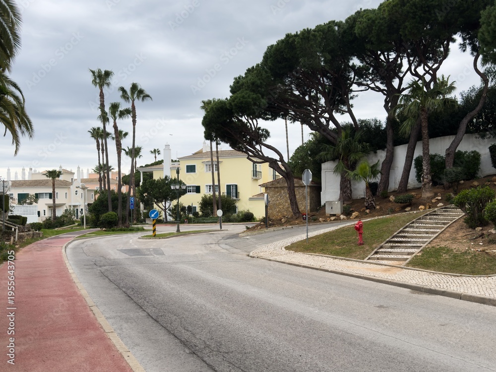 Fototapeta premium Curved park pathway with road signs
