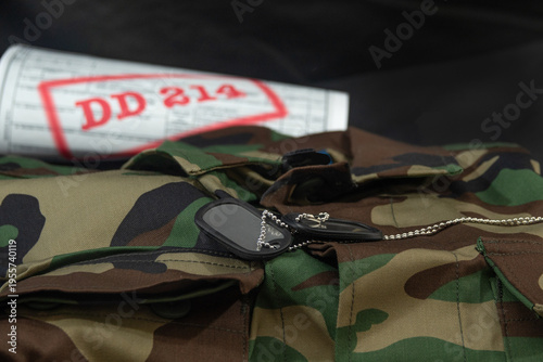 Tableau sur toile Fatigue Uniform with Separation Papers Veteran Service Duty Honor and Sacrifice