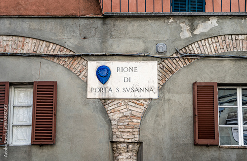 Obraz na plátně Coat of arms of the Rione di Porta Santa Susanna, with iron chains on an azure field, recalling the chains used since 1327 to block enemy access, Perugia, Umbria, Italy
