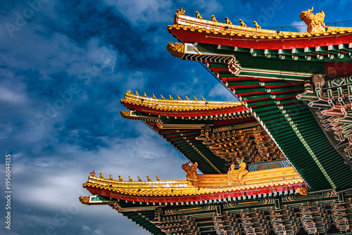 Принти на полотні Golden tiered roof detail of Chiang Kai Shek Memorial Hall against dramatic sky