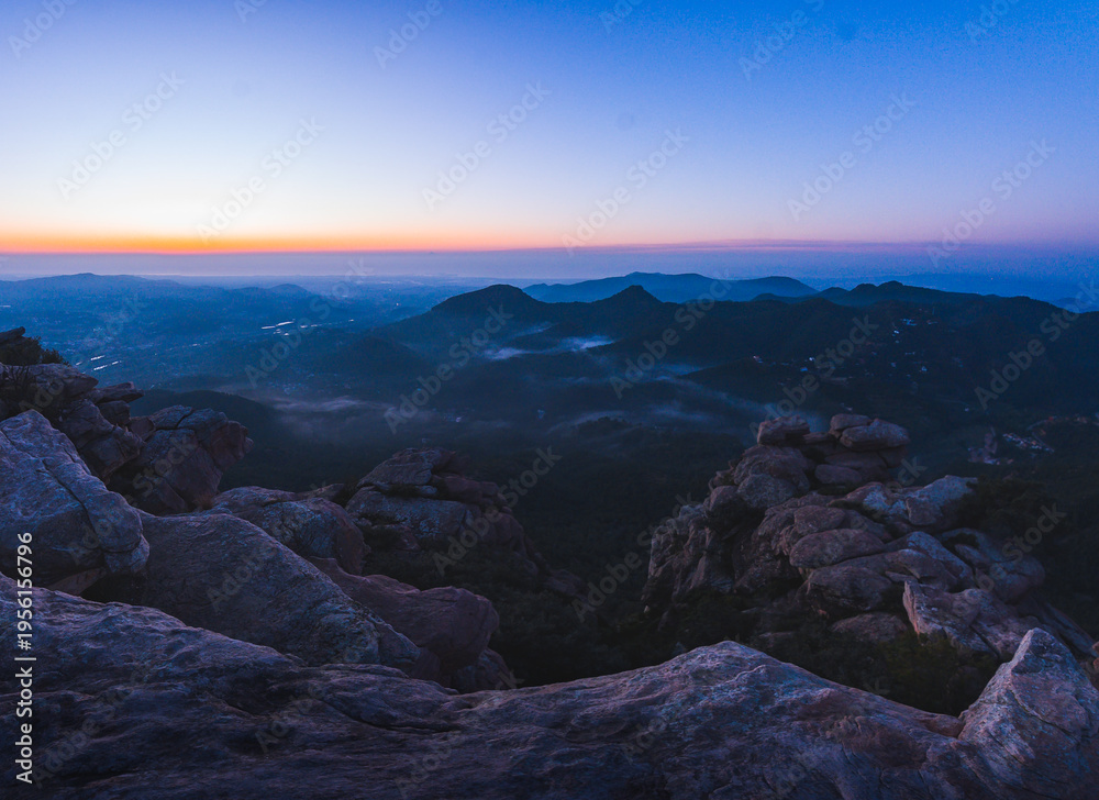 Fototapeta premium Panorámica del amanecer en el Garbí (Sierra Calderona - Valencia)
