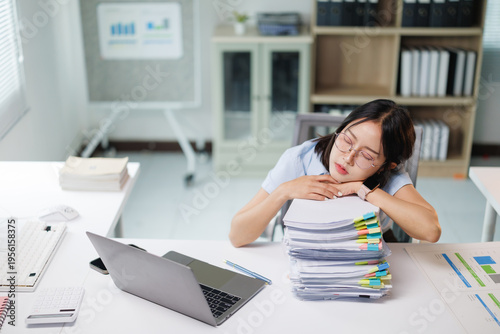 Billede på lærred Tired business woman dealing with burnout and exhaustion, sleeping with her head