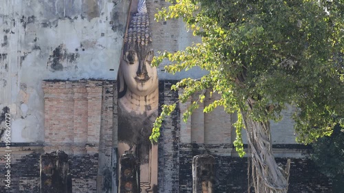 The video's natural background depicts the atmosphere of the ancient Sukhothai Historical Park, an educational site featuring ancient Buddha statues and pagodas.