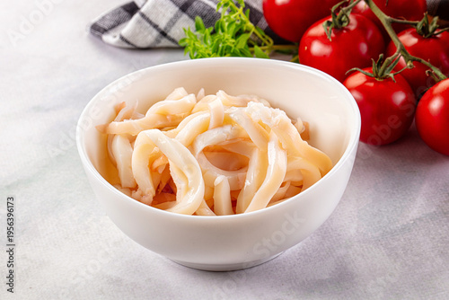 Fotografía Canned marinated squid rings heap