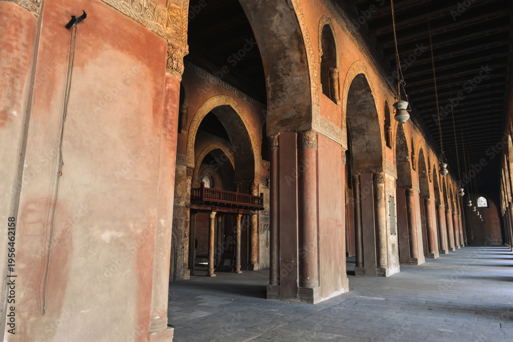 Obraz premium The Mosque of Ibn Tulun in Islamic Cairo, Egypt, was built between 876 and 879 CE by its namesake, Ahmad ibn Tulun.