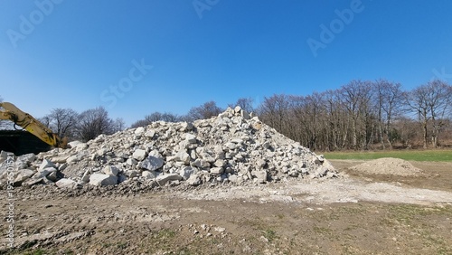 Foto recycled concrete following the dismantling of a wind turbine
foundation