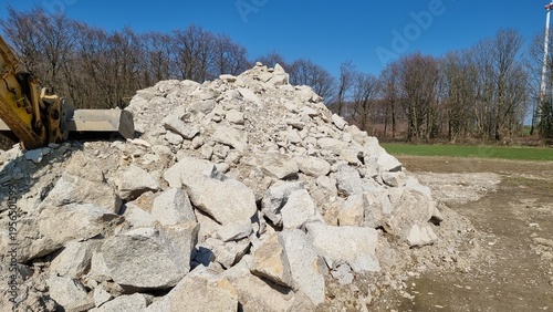 Фотография recycled concrete following the dismantling of a wind turbine
foundation