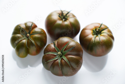 Cuadro en lienzo four green marmande tomatoes on white background