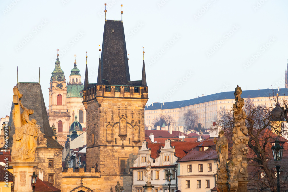 Obraz premium charles Bridge in Prague Czech Republic at sunrise with historic statues