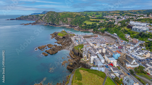 Bild auf Leinwand Panorama view of Ilfracombe town in England