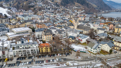 Billede på lærred Panorama view of Zell am See during winter, Austria