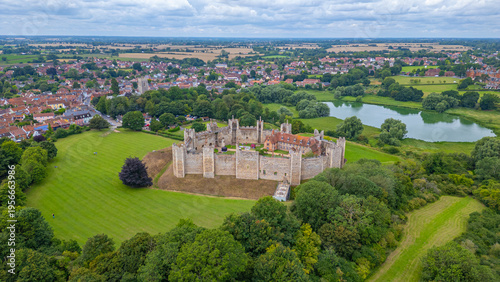 Tableau sur toile Summer day at Framlingham Castle in England